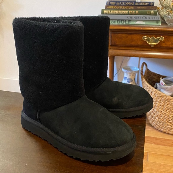 UGG Classic Short II Sherpa Cuff Boots - Women’s - Picture 4 of 9